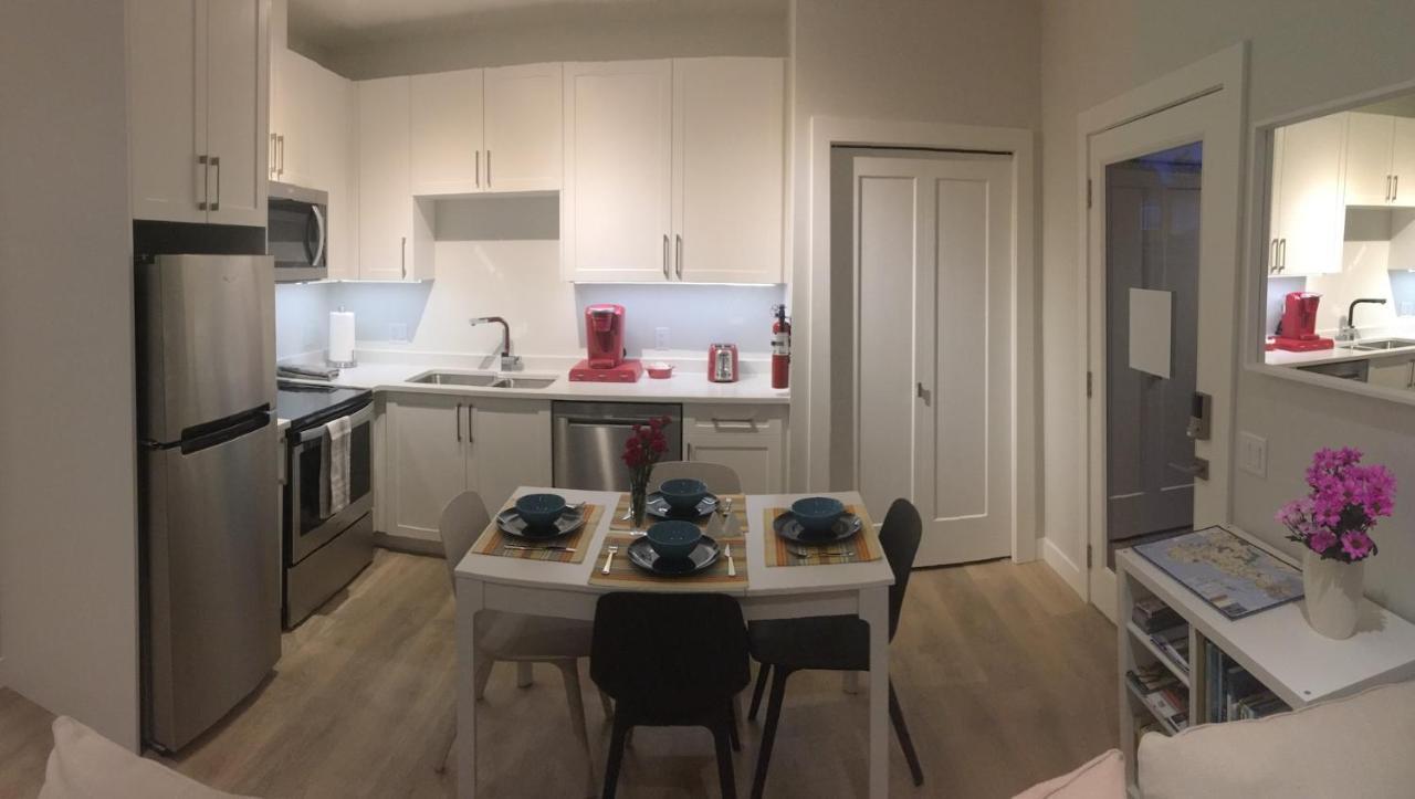 Mollys Cottage-The Suite On Vancouver Island Near Yyj Airport And The Wa And Bc Ferries North Saanich Esterno foto