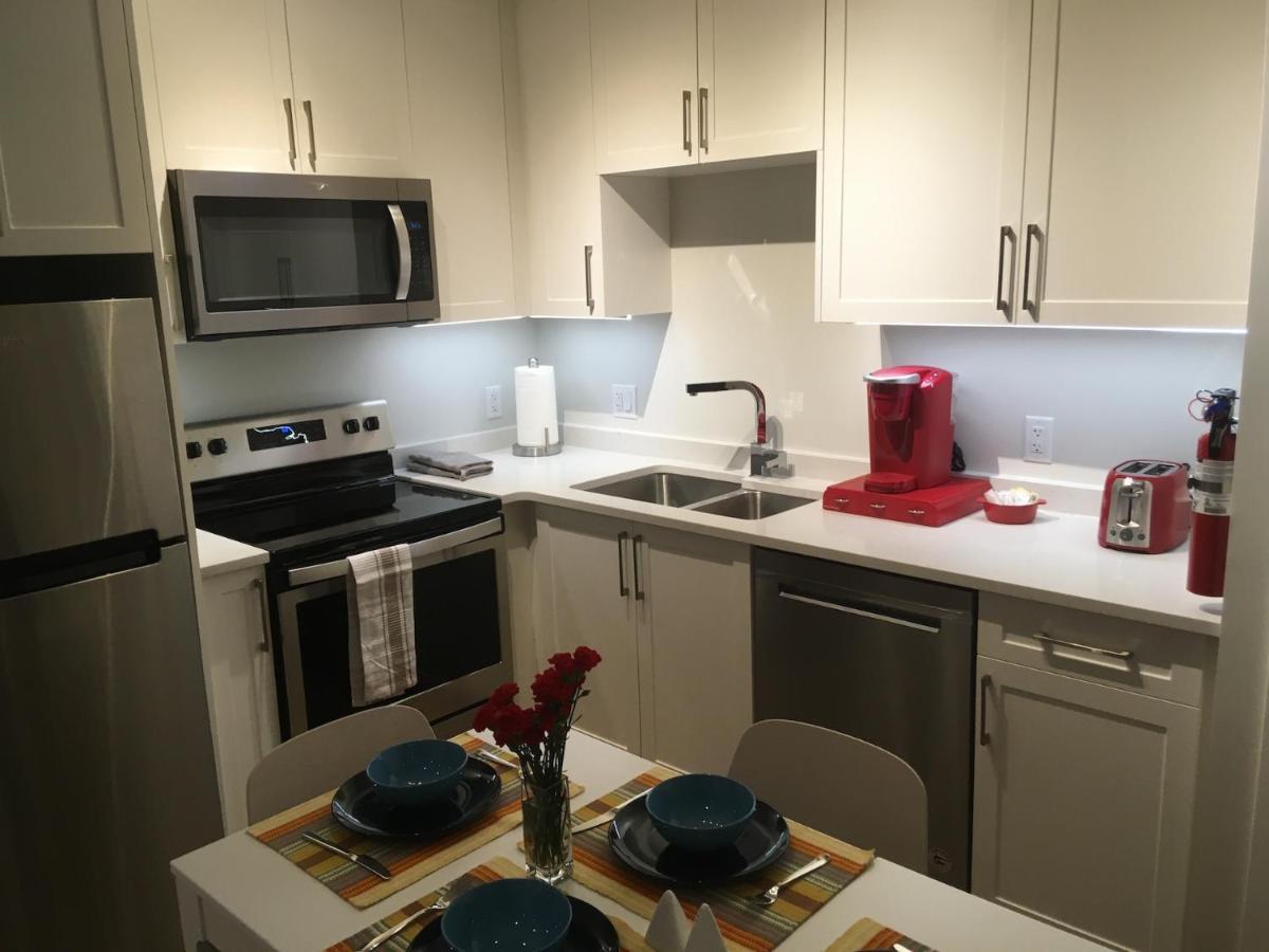Mollys Cottage-The Suite On Vancouver Island Near Yyj Airport And The Wa And Bc Ferries North Saanich Esterno foto