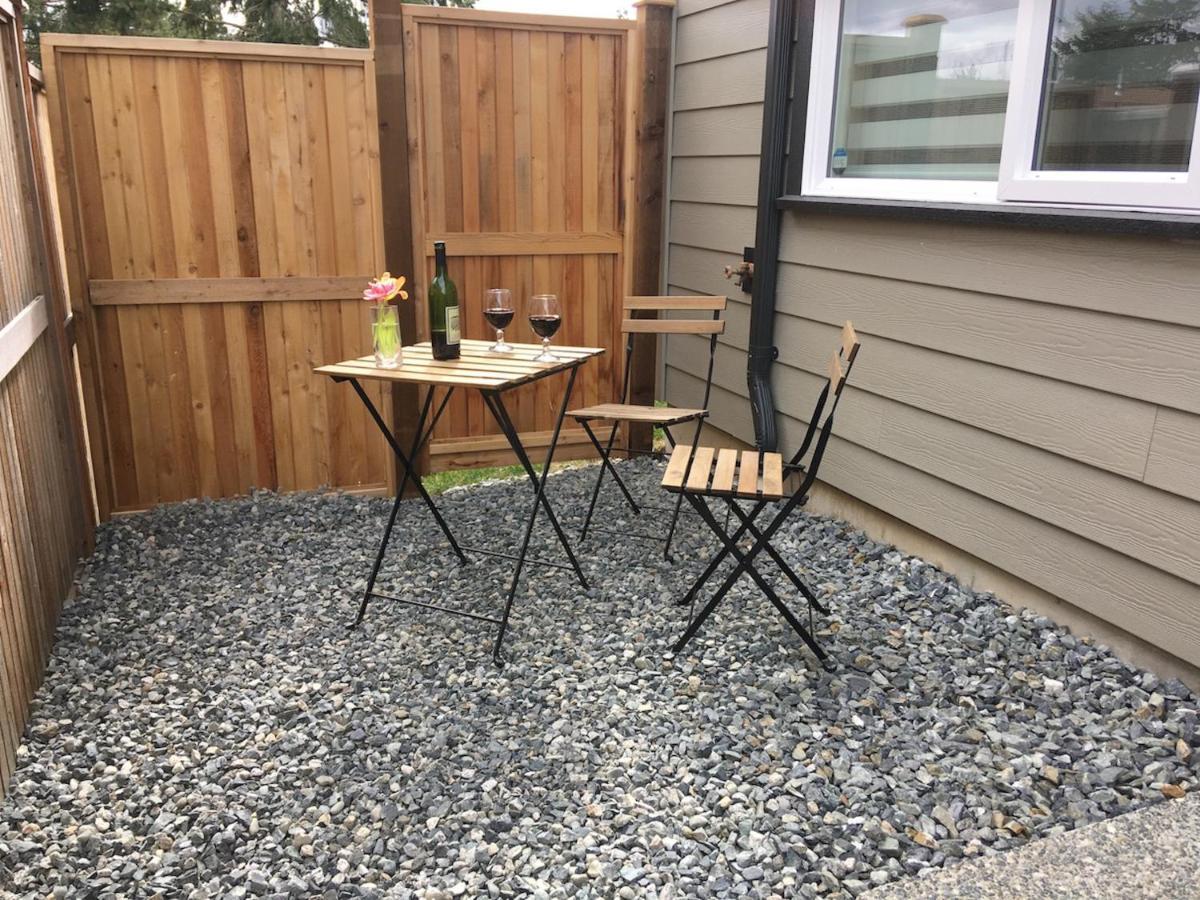 Mollys Cottage-The Suite On Vancouver Island Near Yyj Airport And The Wa And Bc Ferries North Saanich Esterno foto