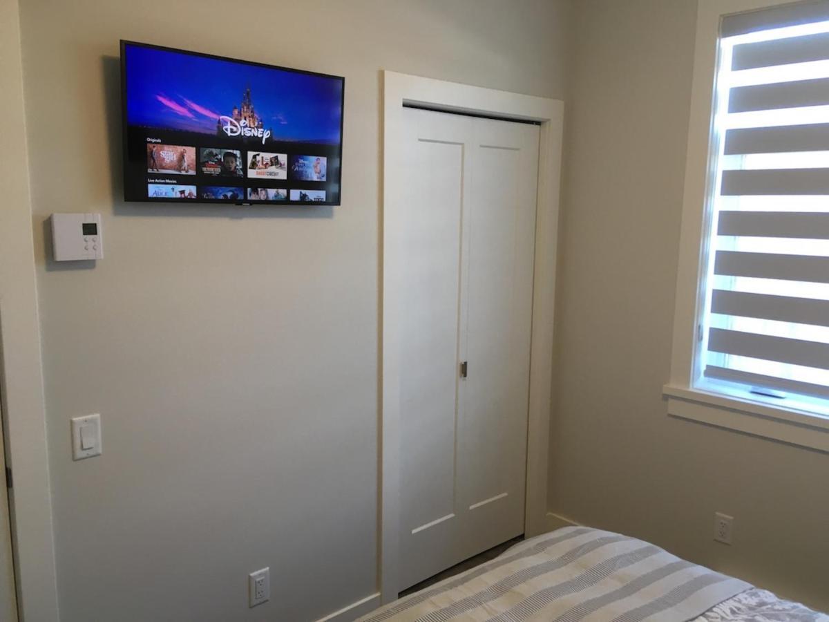 Mollys Cottage-The Suite On Vancouver Island Near Yyj Airport And The Wa And Bc Ferries North Saanich Esterno foto