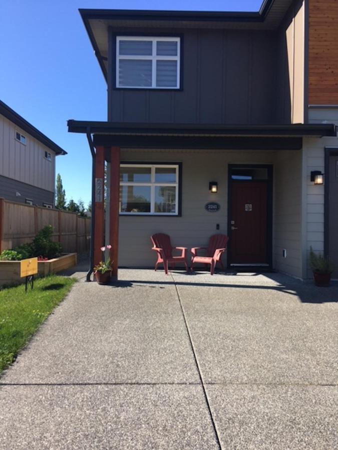 Mollys Cottage-The Suite On Vancouver Island Near Yyj Airport And The Wa And Bc Ferries North Saanich Esterno foto