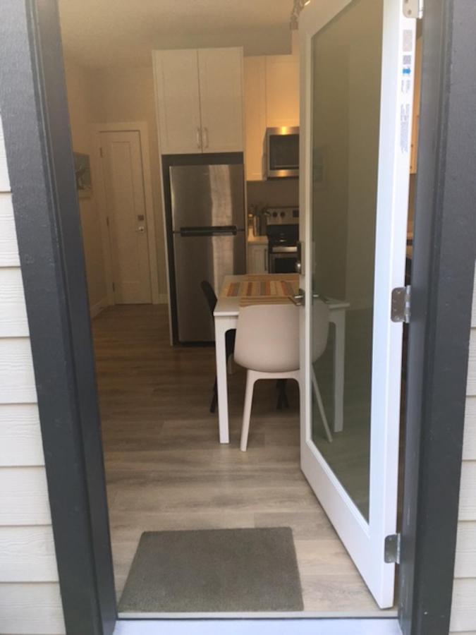 Mollys Cottage-The Suite On Vancouver Island Near Yyj Airport And The Wa And Bc Ferries North Saanich Esterno foto